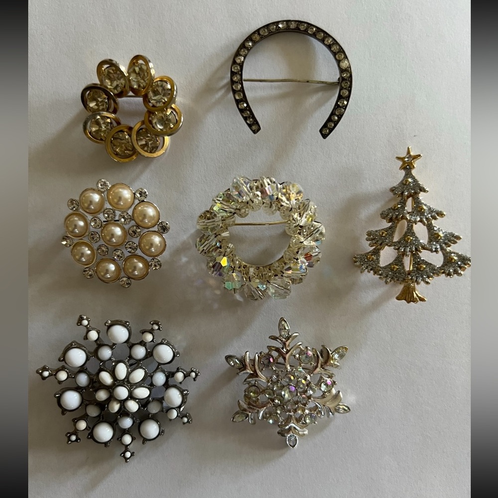 Vintage costume jewelry brooches
